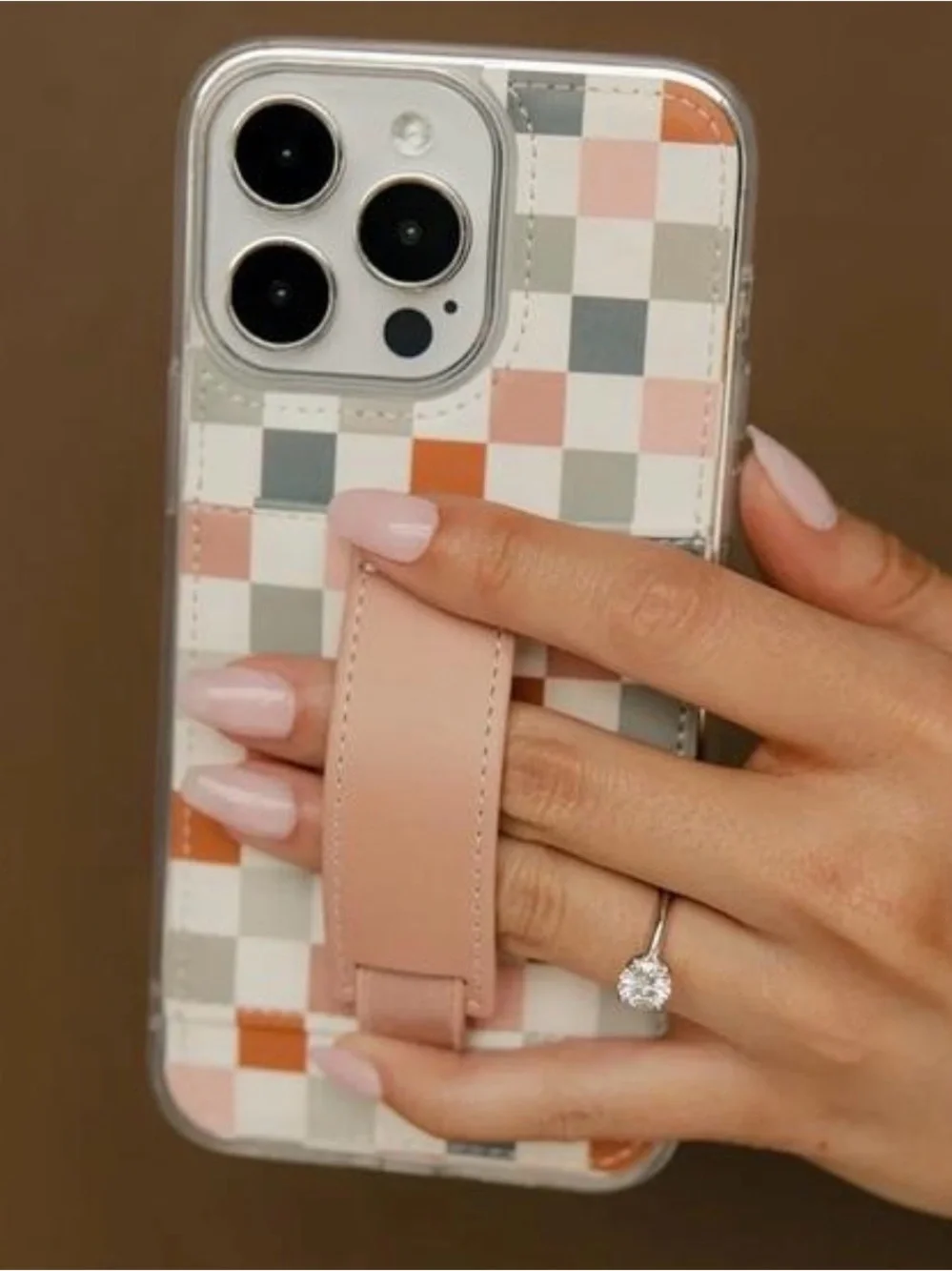 Walli Checkered Case with Finger Strap IPhone 14 Pro Max